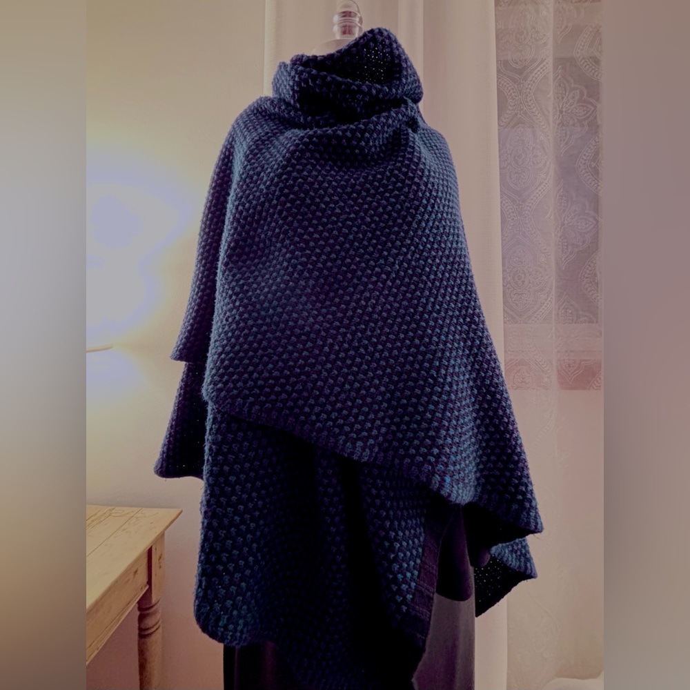 Verloop Knit Wrap, Blue & Black, OS, EUC